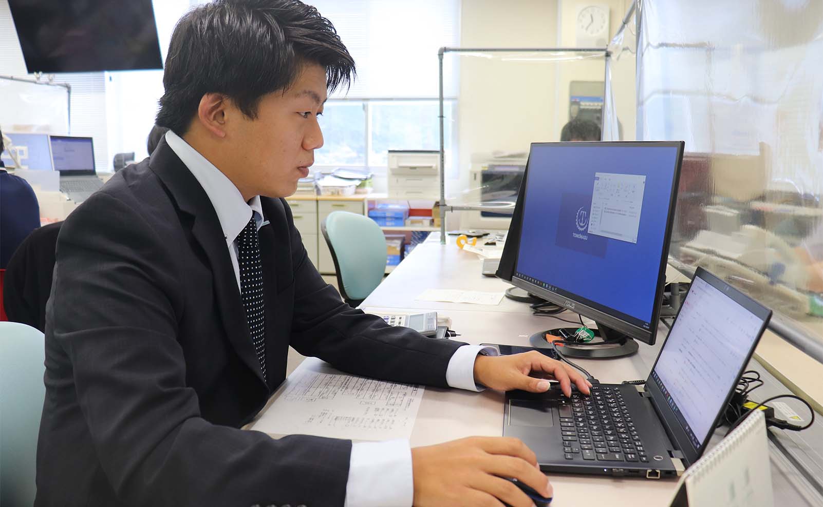 社員