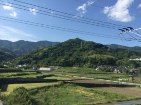 都の西北から日本の西北へ。